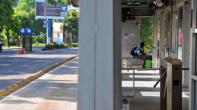 Suasana lengang di Jalan H. R. Rasuna Said, Kuningan Jakarta, Rabu (9/4). Hari ini Masyarakat seluruh Indonesia melaksanakan pencoblosan Pemilu Legislatif 2014. [suara.com/Adrian Mahakam]