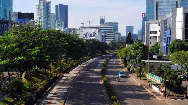 Suasana lengang di Jalan H. R. Rasuna Said, Kuningan Jakarta, Rabu (9/4). Hari ini Masyarakat seluruh Indonesia melaksanakan pencoblosan Pemilu Legislatif 2014. [suara.com/Adrian Mahakam]