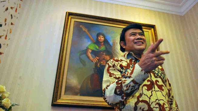 Calon Presiden PKB, Rhoma Irama menggelar konfrensi pers di kediamannya di Jalan Pondok Jaya VI no. 14 Jakarta, Senin (14/4). [suara.com/Adrian Mahakam]