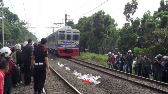 Pria Tanpa Identitas Tewas Tertabrak Kereta Api Jurusan Bogor-Jakarta