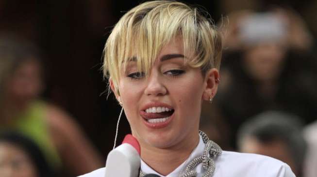 Belum Pulih, Miley Cyrus Tunda Tur "Bangerz" 