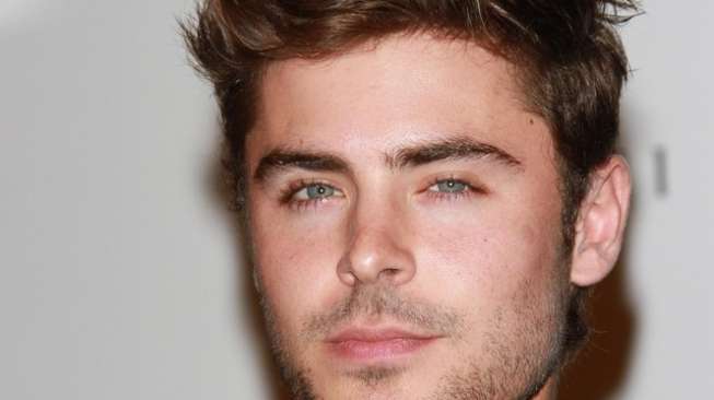 Zac Efron Pamer Alat Kelamin 