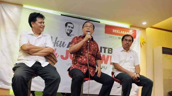 Komunitas Alumni ITB mendeklarasikan dukungan mereka kepada Gubernur DKI Jakarta Joko Widodo untuk menjadi Presiden RI 2014-2019 di Jakarta, Sabtu (19/4). [suara.com/Adrian Mahakam]