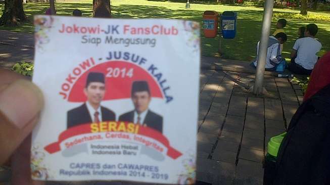 Stiker Capres Jokowi-JK Tersebar di Taman Suropati