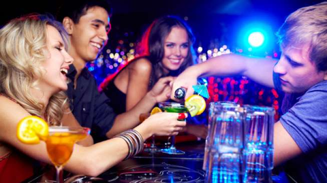 9 Tips Berhemat Saat ke Bar