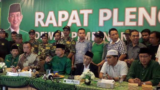 Ketua Umum DPP PPP Surya Dharma Ali mengadakan jumpa pers usai memimpin rapat pimpinan nasional secara tertutup di Kantor DPP PPP di Jalan Diponegoro Jakarta, Selasa (22/4). [suara.com/Bowo Raharjo]