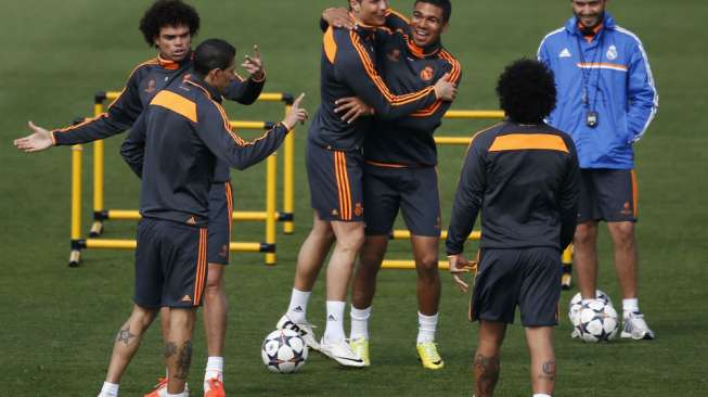 Pepe, Angel Di Maria, Cristiano Ronaldo, Casemiro dan Marcelo (ki-ka) melakukan latihan di Valdebebas menjelang laga melawan Bayern Munich. (Reuters/Andrea Comas)