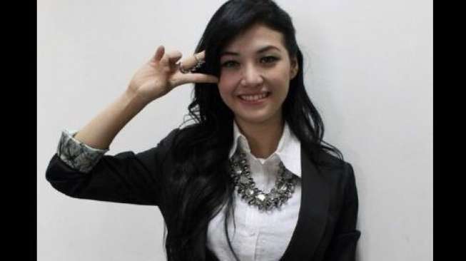 Mezty "7 Icons" Dikerjai Saat Ultah Ke-25