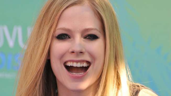 Avril Lavigne Berhijab? Netizen : Masha Allah