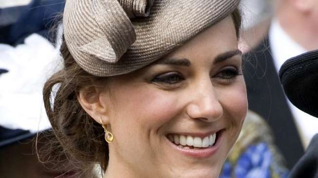 6 Artis Cantik Ini Pernah Kembaran Baju dengan Kate Middleton