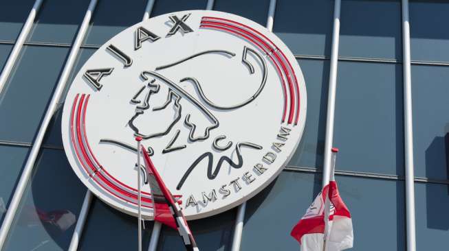 Ajax Juara Lagi, De Boer Bangga 