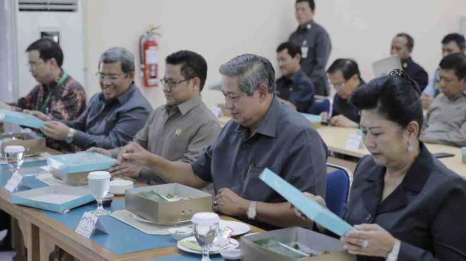 Jelang May Day, Presiden Makan Siang Bersama Buruh PT Indocement