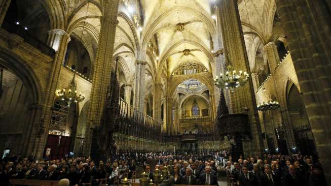 Suasana di dalam Katedral Barcelona saat upacara pelepasan Tito Vilanova, Senin (28/4/2014) sore waktu setempat.(Reuters/Albert Gea) 