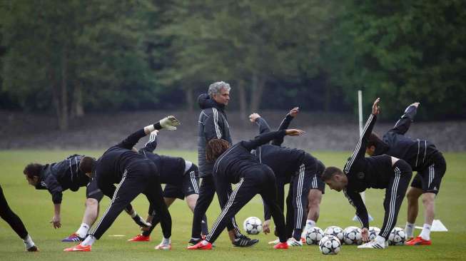 Sesi latihan di Cobham, Surrey, Inggris, Selasa (29/4). [Reuters/Eddie Keogh]  