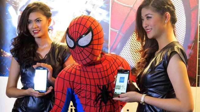 XPERIA Lounge, aplikasi untuk memperoleh voucher yang dapat dipakai mengunduh film-film blockbuster di aplikasi Privilege Movies, di Jakarta, Rabu (30/4). Kedua aplikasi tersebut bisa diunduh di Google Play. [ suara.com/Ruben Setiawan]