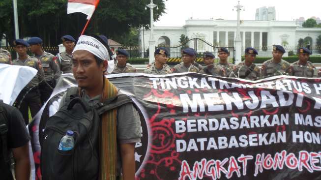 Lagi Asyik Orasi di Istana Negara, Mic Direbut Umumkan Anak Hilang