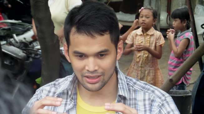 Teuku Wisnu Jadi Pemabuk dan Pejudi di Film "Kembali Padamu"