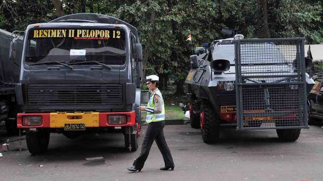 Ratusan Polisi Jaga Paripurna Pengukuhan Ahok