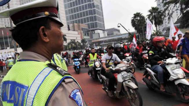 Suasana Peringatan Hari Buruh Internasional atau May Day di Bundaran Hotel Indonesia Jakarta, Kamis (1/5). [suara.com/Adrian Mahakam]