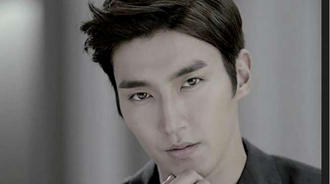 Penyanyi dan aktor Siwon "Suju". (soompi)