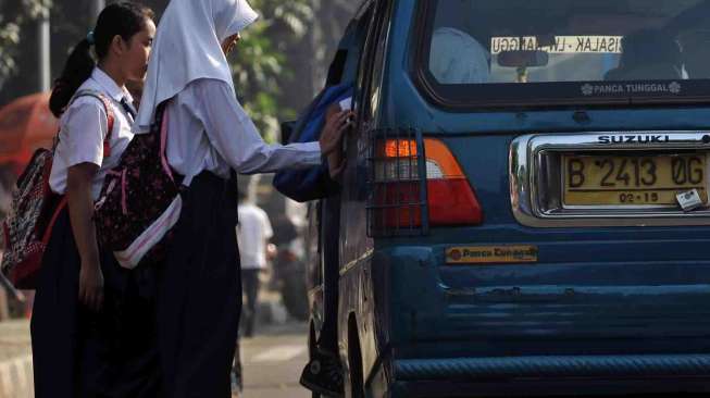 Sopir Angkutan Umum di Bandung Naikkan Tarif