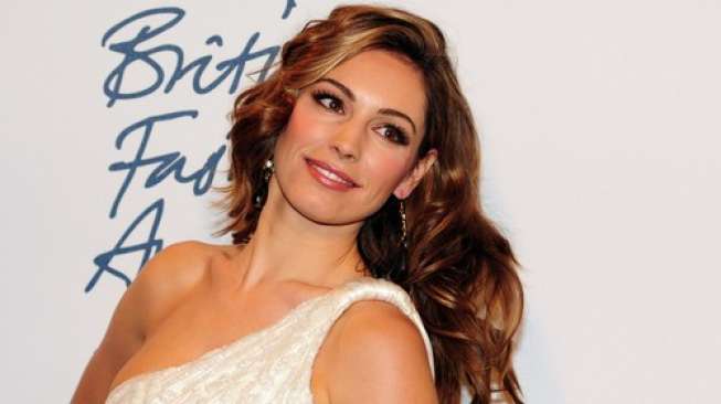 Telanjang, Kelly Brook Dicekal