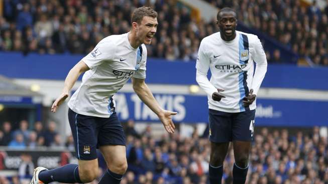 Edin Dzeko rayakan golnya ke gawang Everton dalam lanjutan Liga Premier yang dihelat di Goodison Park (3/5) [Reuters/Russell Cheyne]