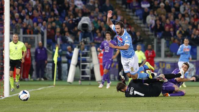 Pemain Napoli Gonzalo Higuain gagal menafaatkan peluang [Reuters/Giampiero Sposito]