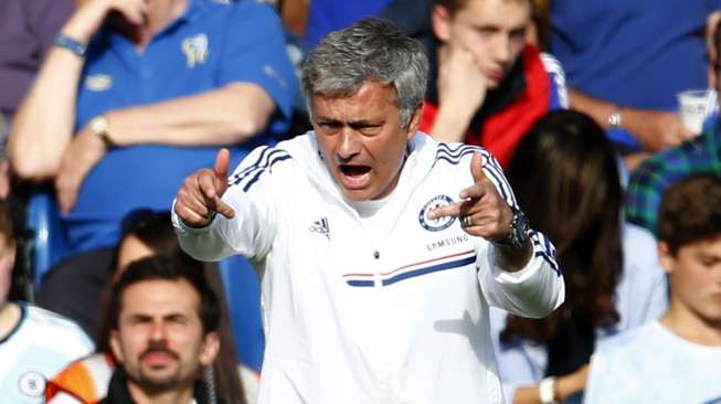 Van Gaal Latih MU, Ini Respon Mourinho
