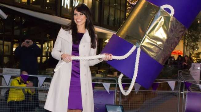 Wanita-wanita Cantik Ramaikan Laga Chelsea vs Norwich