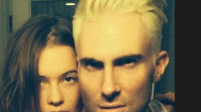 Adam Levine Ubah Warna Rambut