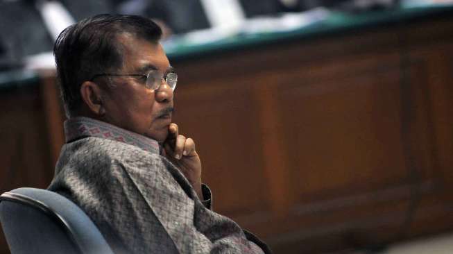 Mantan Wakil Presiden RI Jusuf Kalla hadir sebagai saksi kasus Century di Pengadilan Tindak Pidana Korupsi Jakarta, Kamis (8/5). [suara.com/Adrian Mahakam]