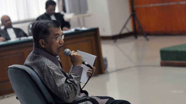 Mantan Wakil Presiden RI Jusuf Kalla hadir sebagai saksi kasus Century di Pengadilan Tindak Pidana Korupsi Jakarta, Kamis (8/5). [suara.com/Adrian Mahakam]