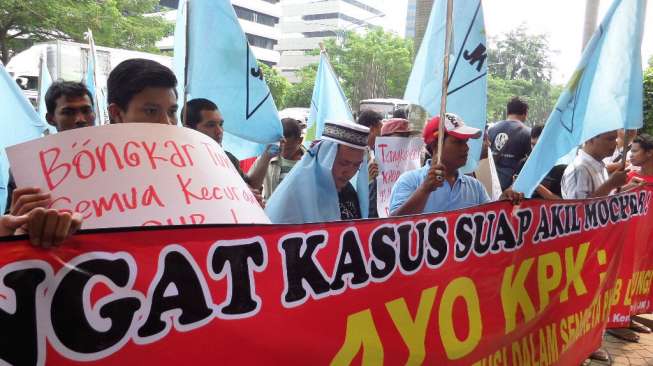 Demonstran Minta KPK Awasi Sengketa Pilkada Lampung di MK