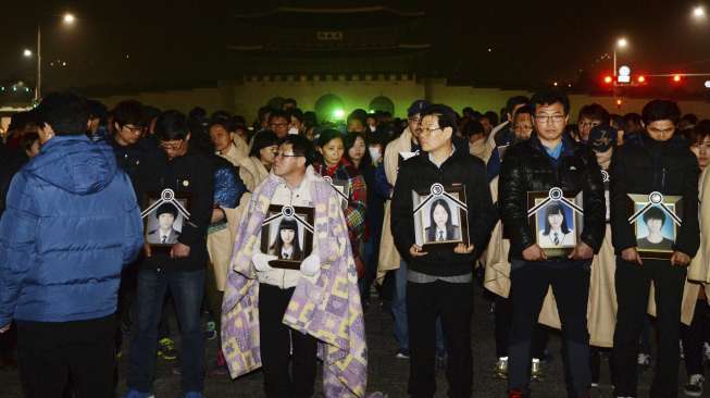 Jenazah Penumpang Feri Sewol yang Dievakuasi Terus Bertambah