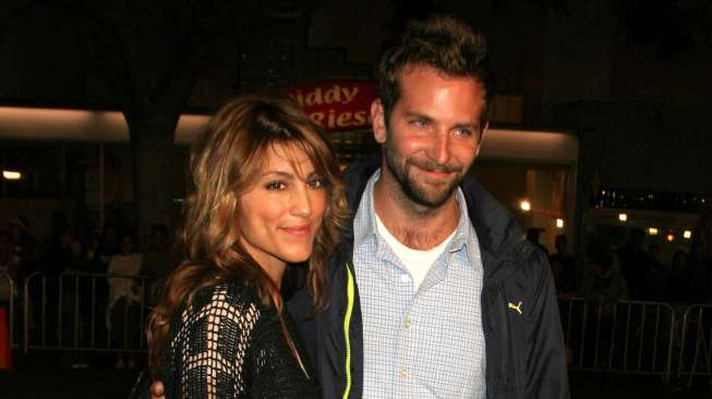 Jennifer Esposito dan Bradley Cooper saat masih bersama di tahun 2006 (Shutterstock)