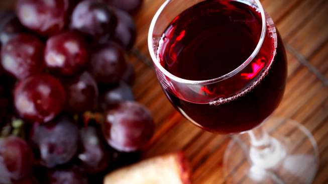 Ilustrasi red wine. (Sumber: Shutterstock)