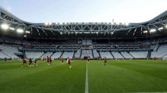 Para pemain Sevilla melakukan latihan di Juventus Stadium guna mempersiapkan diri menghadapi Benfica di final Liga Europa. (Reuters/Albert Gea) 