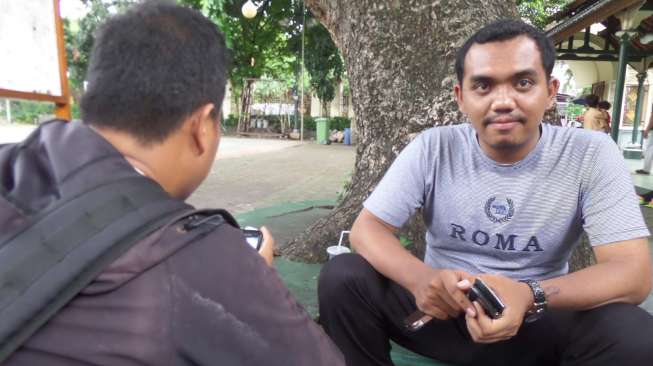  Chandra Caleg Gagal Ikhlas Tidur Bareng Gembel di Masjid Sunda Kelapa