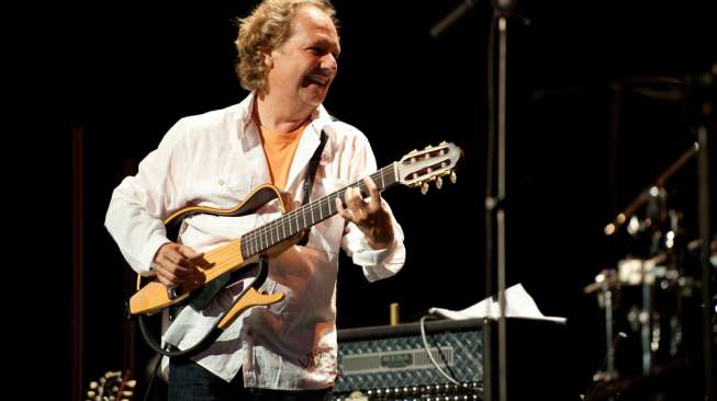 Lee Ritenour Ramaikan Konser "Economics Jazz ke-19" di Yogyakarta