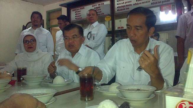 Warga Lintas Profesi di Lampung Buka Warung Jokowi-JK