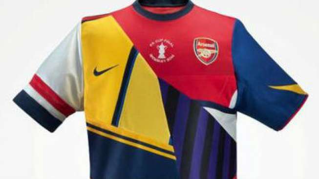 Nike Buatkan Arsenal "Jersey" Spesial, Kombinasi Desain 1994-2014