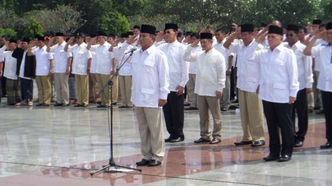 Prabowo-Hatta Tabur Bunga ke Sejumlah Makam Pahlawan