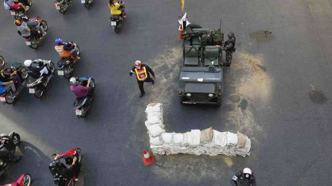 Militer Thailand menetapkan hukum darurat militer di seluruh wilayah Thailand, Selasa (20/5). [Reuters/Damir Sagolj] 
