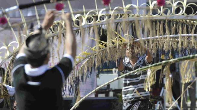 Demi Keamanan PLN Minta Pemasangan Penjor Perhatikan Jaringan Listrik di Sekitarnya