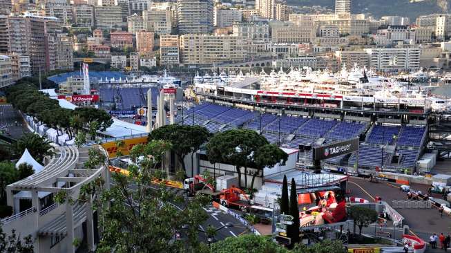 Suasana persiapan balap F1 GP Monaco di salah satu sudut sirkuit. (Shutterstock/Serjio74)