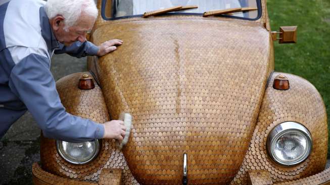 Volkswagen Ini Dibuat dari 50.000 Keping Kayu