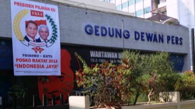 Nampang di Gedung Dewan Pers, Spanduk Prabowo-Hatta Dicopot