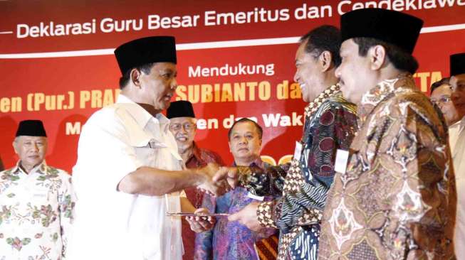 Deklarasi Guru Besar dan cendikiawan mendukung pasangan capres-cawapres Prabowo Subianto dan Hatta Rajasa menjadi presiden periode 2014-2019 di Balai Kartini Jakarta, Selasa (27/5). [suara.com/Adrian Mahakam]