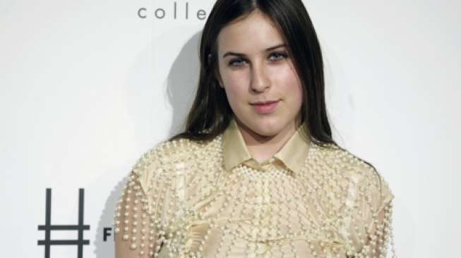 Protes Instagram, Putri Bruce Willis Topless